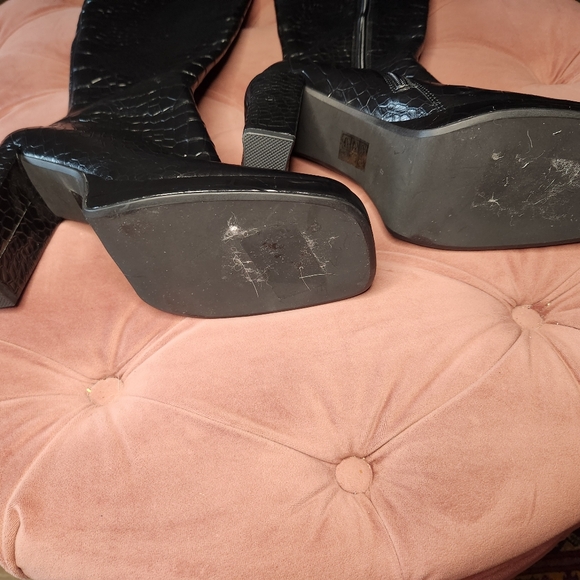 Jeffrey Campbell Boots - Picture 4 of 9